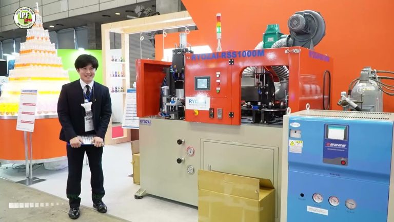 [2023 年日本 IPF] 双轴拉伸吹塑机“​​RYOZAI-RSS1000M” - 材料发展有限公司